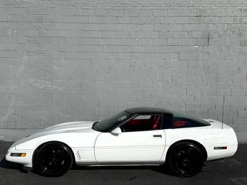 Used 1996 Chevrolet Corvette Coupe image 36