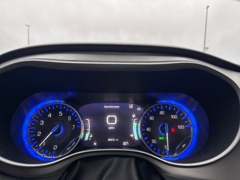 Used 2020 Chrysler Pacifica Touring-L w/ Advanced Safetytec Group image 11