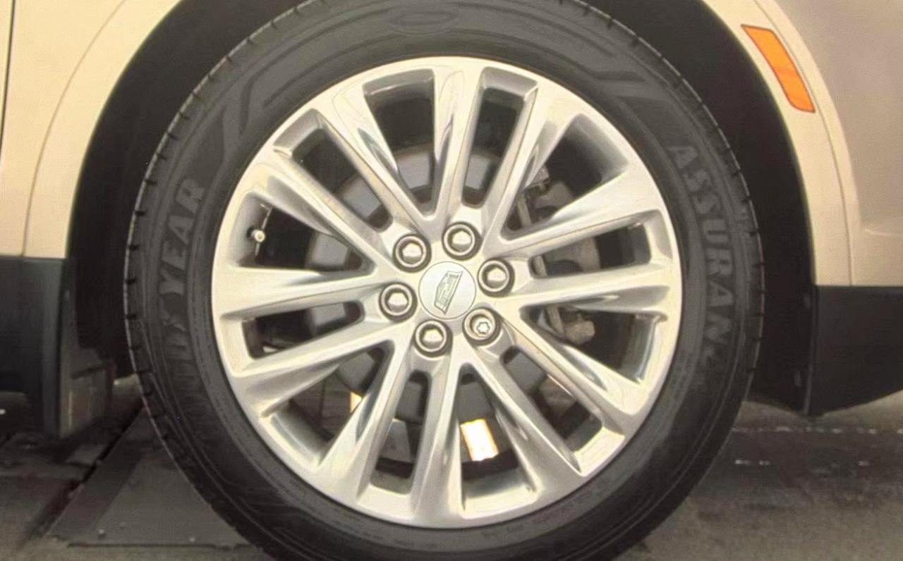 Used 2017 Cadillac XT5 Platinum AWD/4WD image 10