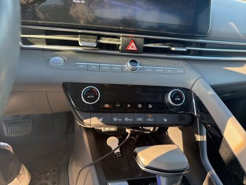 Used 2023 Hyundai Elantra SEL w/ Convenience Package image 10