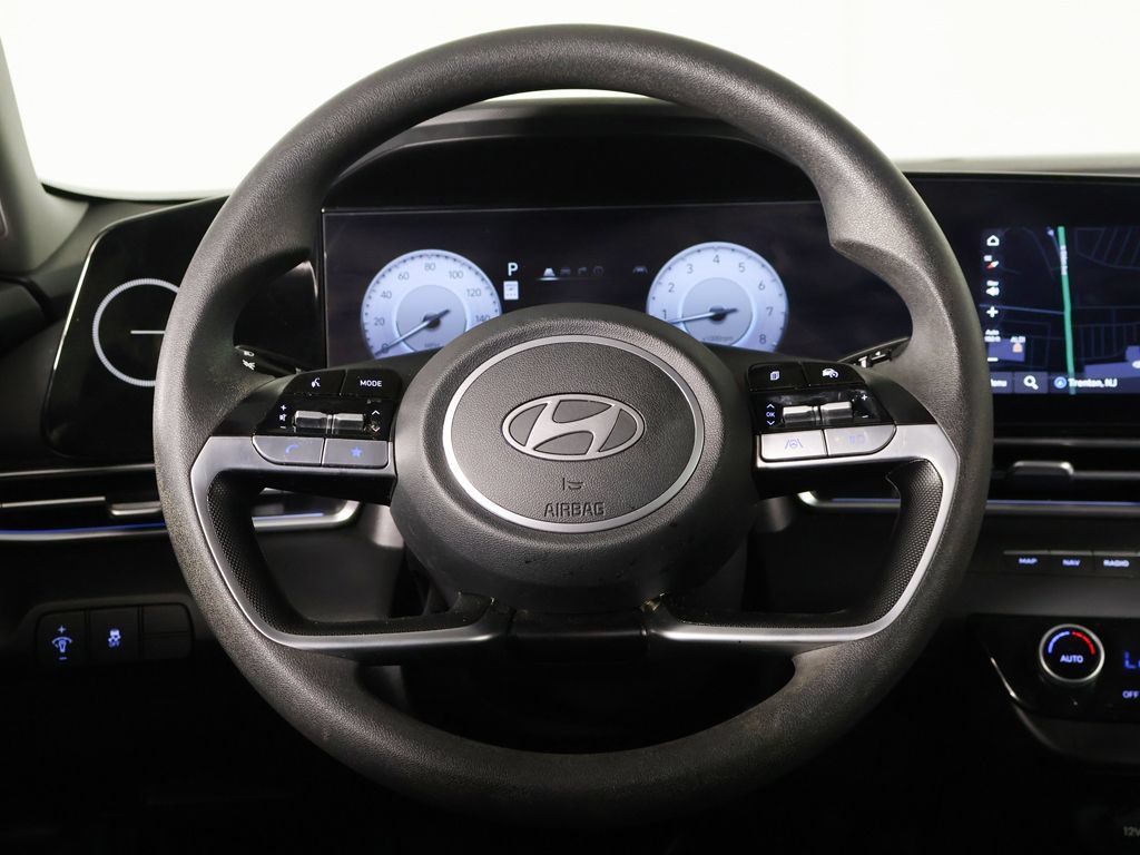 Used 2024 Hyundai Elantra SEL FWD image 31