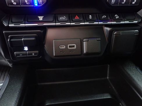 Used 2021 Chevrolet Silverado 3500 LTZ image 37