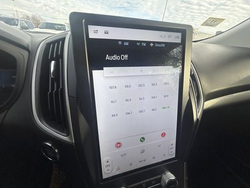 Used 2023 Ford Edge SEL image 16