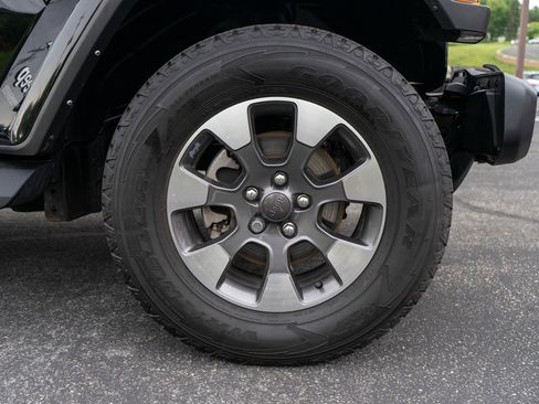 Used 2022 Jeep Wrangler Unlimited Sahara w/ LED Lighting Group AWD/4WD image 11