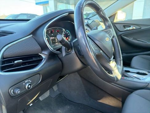 Used 2018 Chevrolet Malibu LT image 32