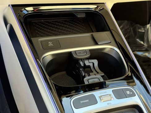 Certified 2025 Mercedes-Benz GLB 250 250 4MATIC image 26