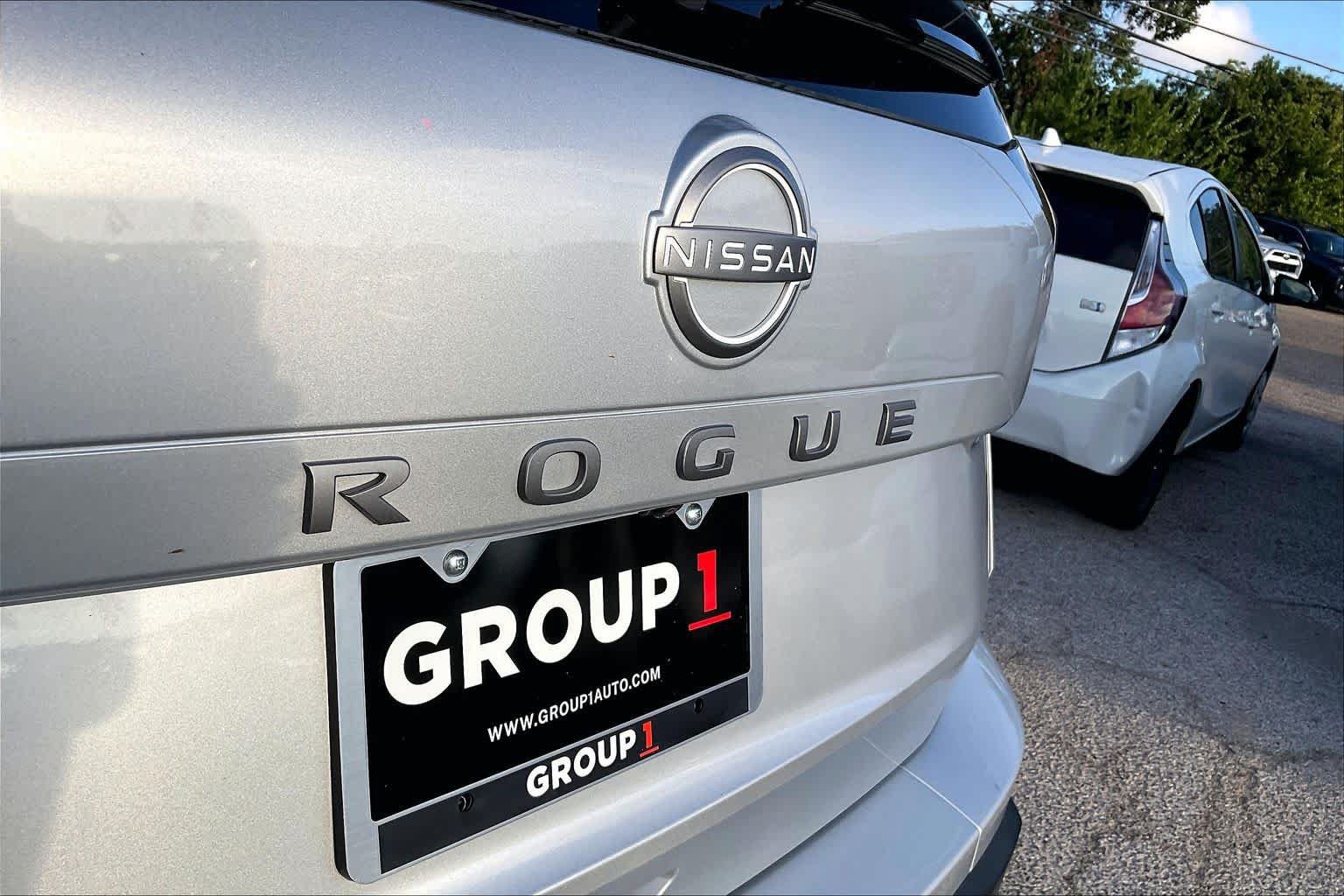 Used 2025 Nissan Rogue SV FWD image 10