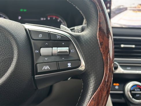 Used 2023 Genesis G70 2.0T image 28