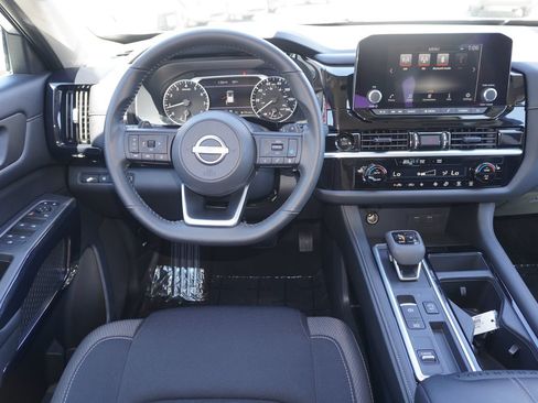 Used 2025 Nissan Pathfinder SV FWD image 14