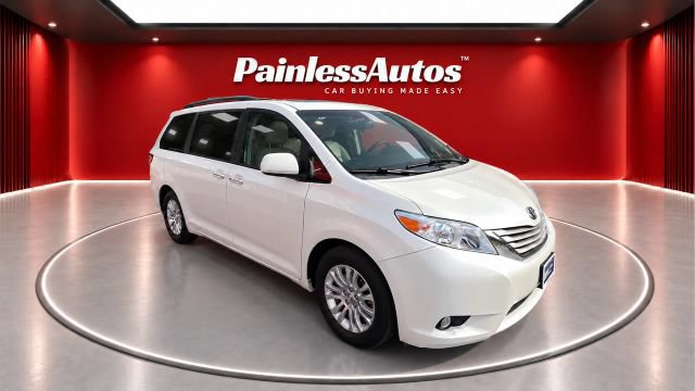 Used 2017 Toyota Sienna XLE w/ XLE Navigation Package FWD image 8
