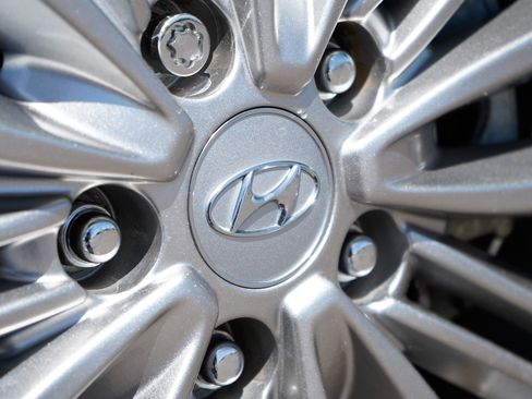 Used 2021 Hyundai Kona SEL Plus FWD image 17