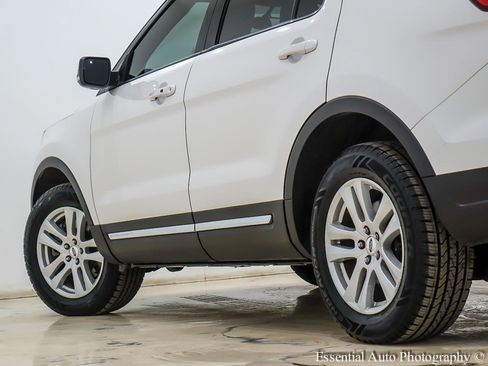 Used 2018 Ford Explorer XLT w/ Equipment Group 202A image 11