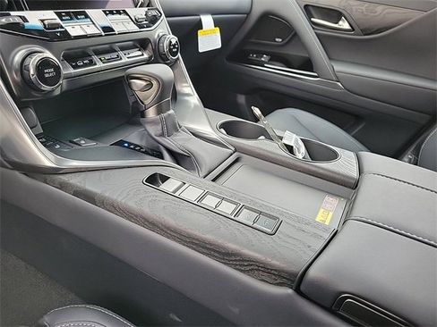 New 2025 Lexus LX 600 4WD w/ Premium Package image 29