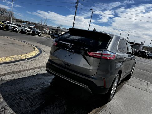 Used 2024 Ford Edge SEL image 5