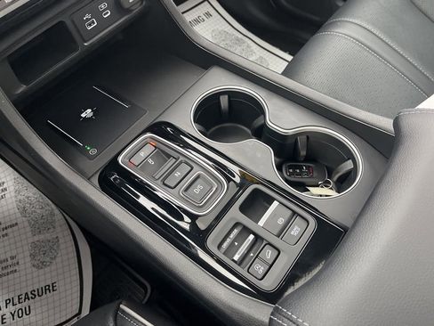 Used 2024 Honda Pilot Elite image 21