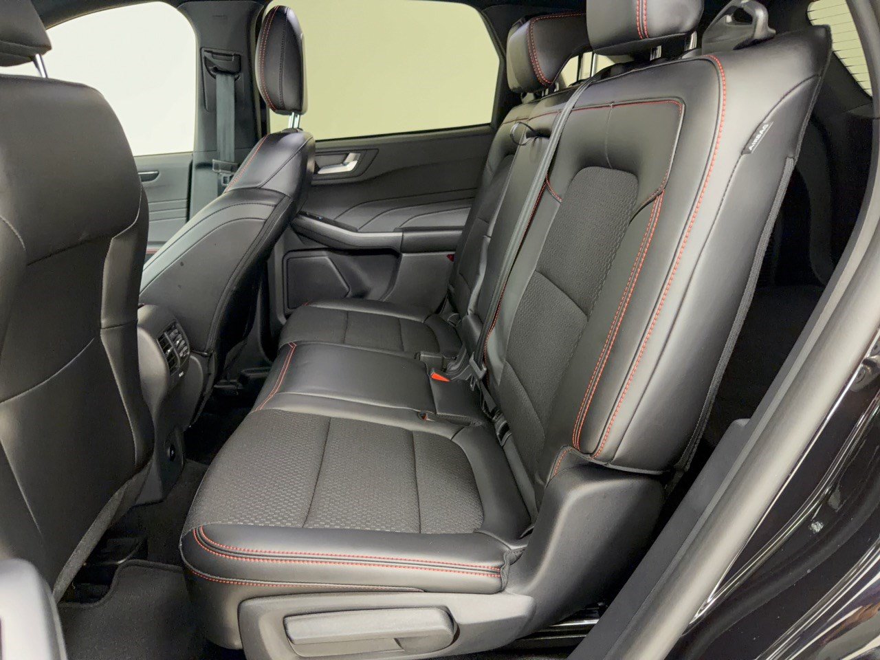 Certified 2025 Ford Escape ST-Line FWD image 25