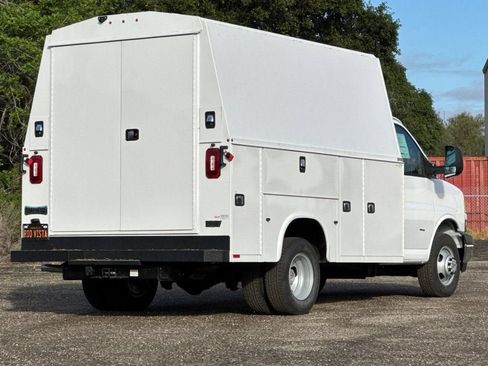 New 2026 Chevrolet Express 3500 w/ Power Convenience Package RWD image 4