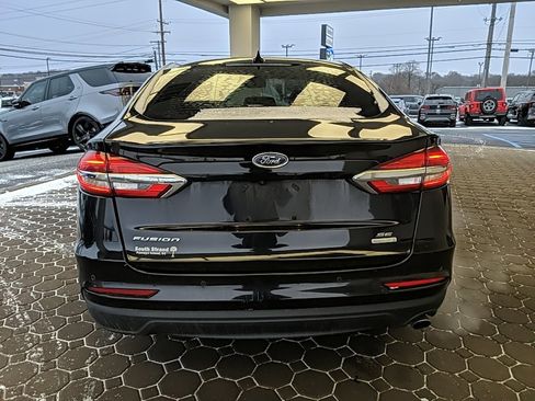 Used 2020 Ford Fusion SE image 3