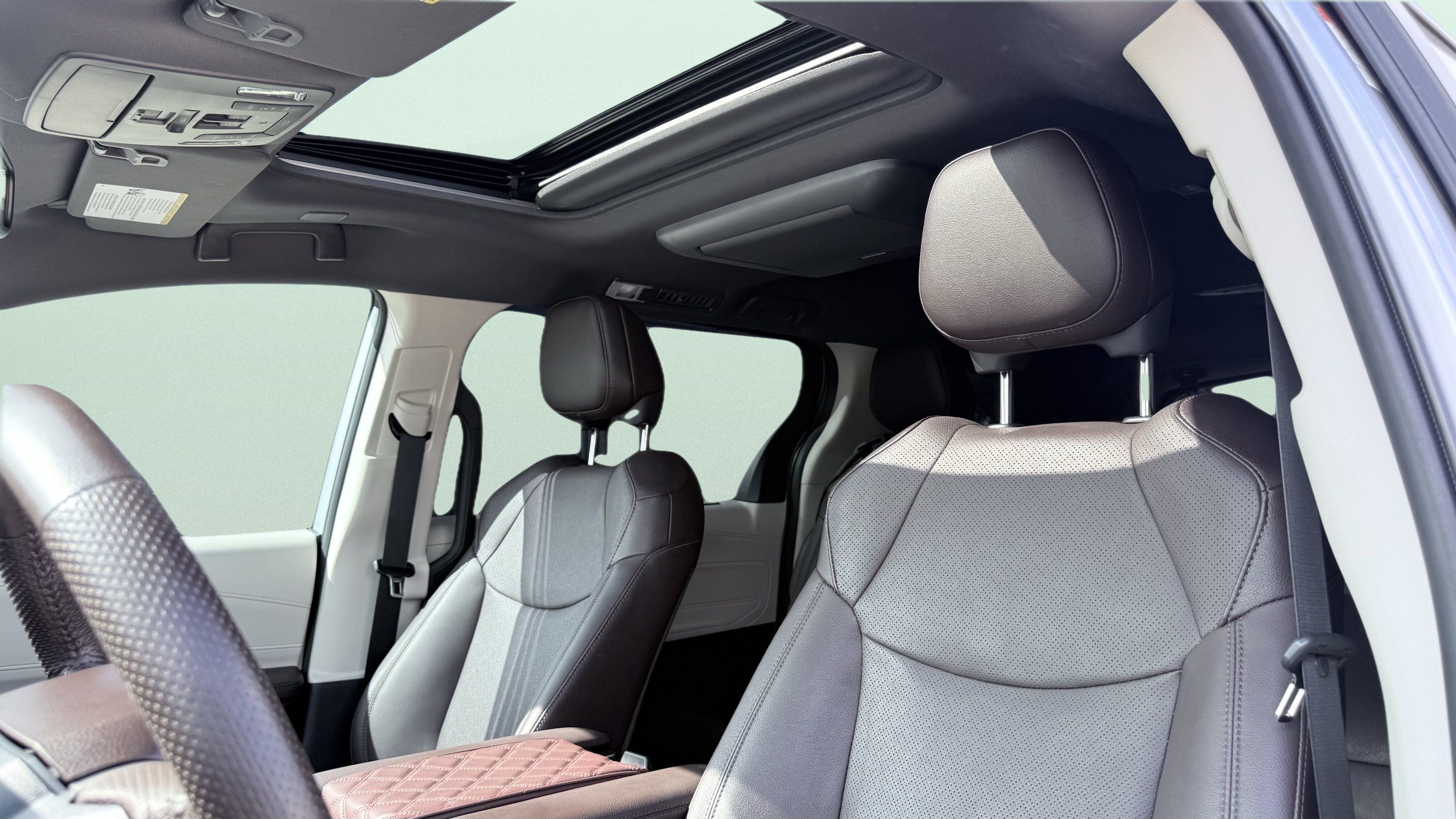 Used 2022 Toyota Sienna Platinum FWD image 29