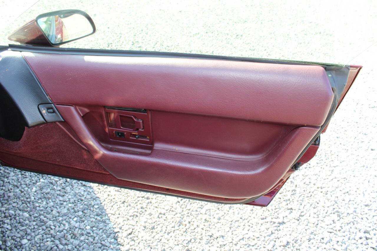 Used 1993 Chevrolet Corvette Coupe RWD image 19