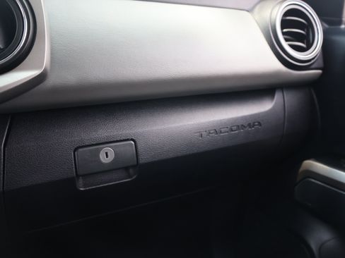 Used 2019 Toyota Tacoma SR5 RWD image 12