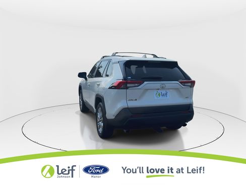 Used 2021 Toyota RAV4 XLE Premium image 7