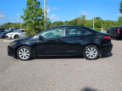 Certified 2025 Toyota Corolla LE FWD image 3