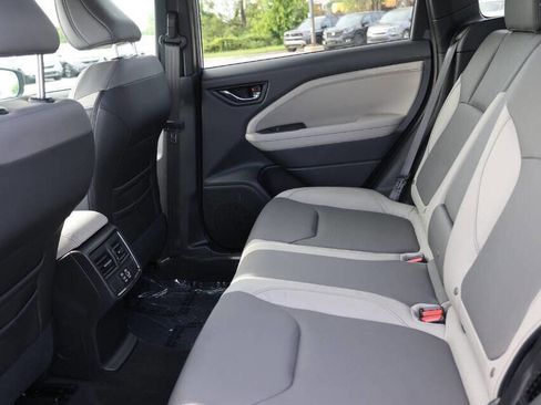 Used 2025 Subaru Forester Limited AWD/4WD image 17