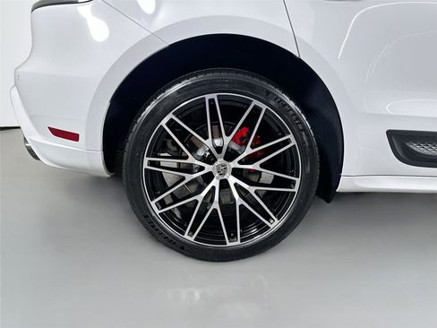 Certified 2026 Porsche Macan S AWD/4WD image 13