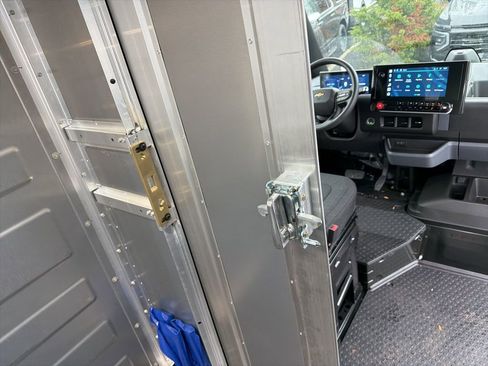 New 2025 Chevrolet Brightdrop 400 image 32