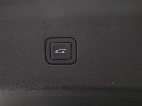 Used 2024 Buick Enclave Premium image 17