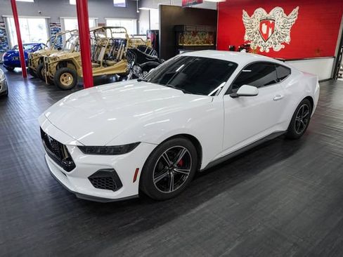 Used 2025 Ford Mustang Coupe RWD image 2