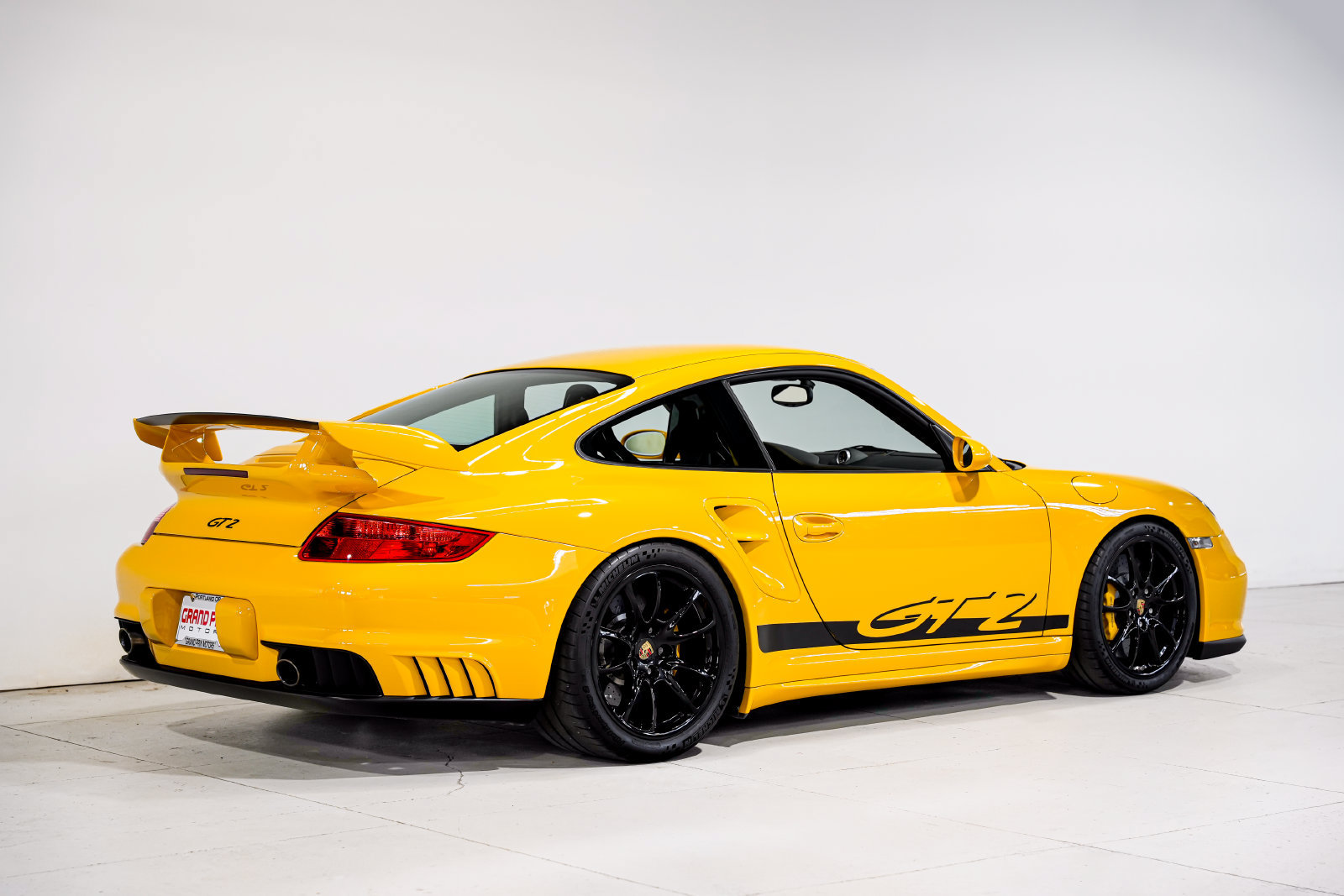 Used 2008 Porsche 911 GT2 RWD image 3