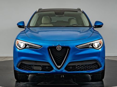 Used 2019 Alfa Romeo Stelvio Ti Lusso w/ Quick Order Package 22X Lusso AWD/4WD image 2