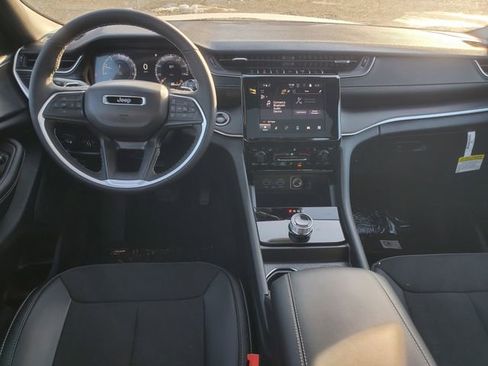 New 2025 Jeep Grand Cherokee Altitude image 16