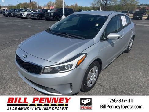 Used 2017 Kia Forte LX image 1