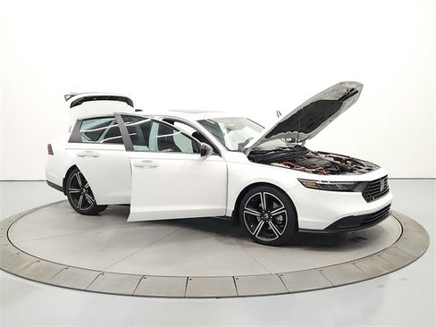 Used 2024 Honda Accord Sport image 11