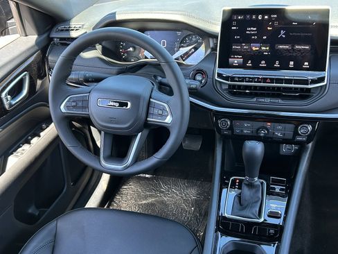 New 2026 Jeep Compass Latitude image 11