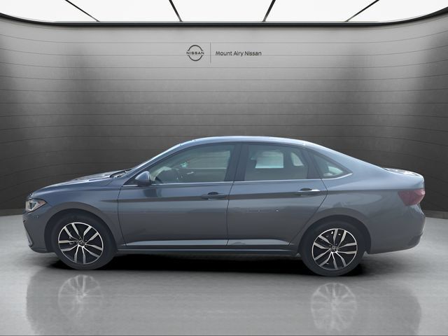 Used 2025 Volkswagen Jetta SE FWD image 7