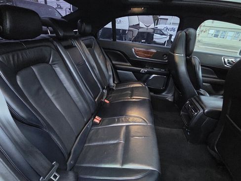Used 2019 Lincoln Continental Select image 22