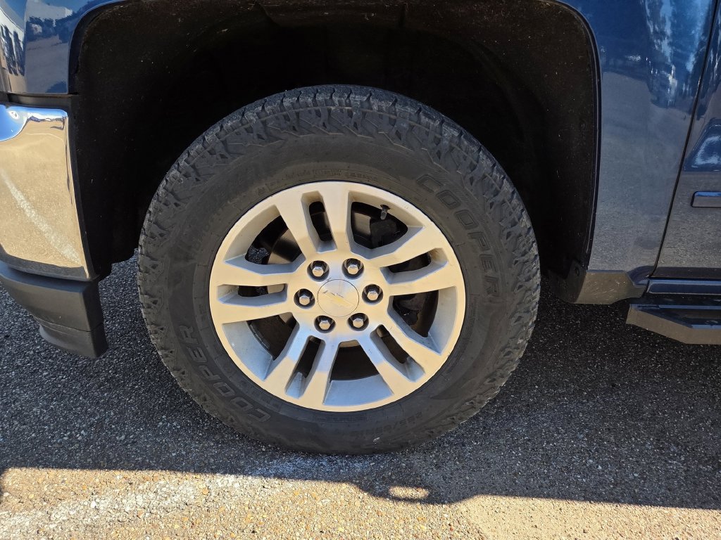 Used 2018 Chevrolet Silverado 1500 LT w/ All Star Edition AWD/4WD image 31
