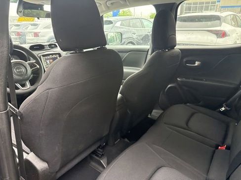 Used 2023 Jeep Renegade Latitude AWD/4WD image 24