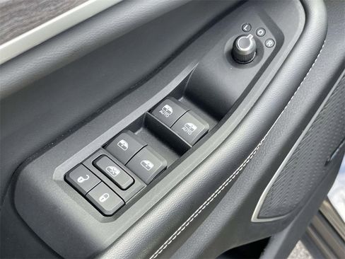 Used 2022 Jeep Grand Cherokee Limited 4xe image 17