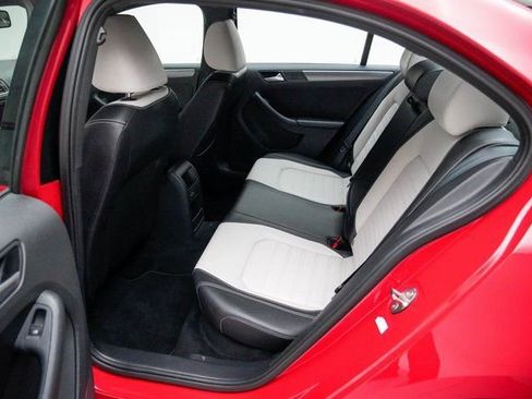 Used 2017 Volkswagen Jetta Sport image 24