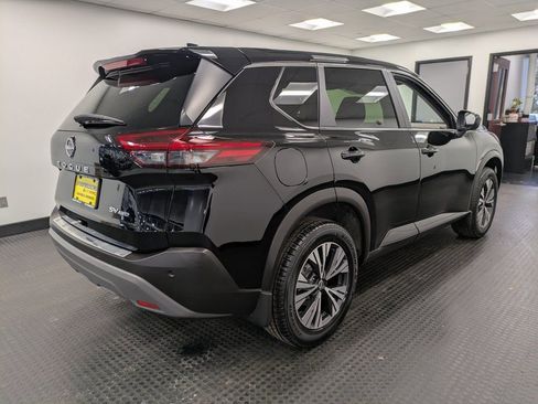 Used 2023 Nissan Rogue SV image 4