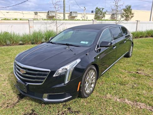 Used 2018 Cadillac XTS FWD image 2