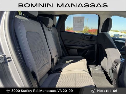 Used 2022 Ford Escape SE w/ SE Sport Appearance Package image 10