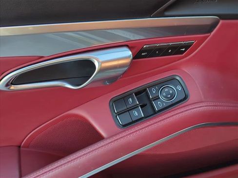 Used 2019 Porsche 718 Boxster image 8