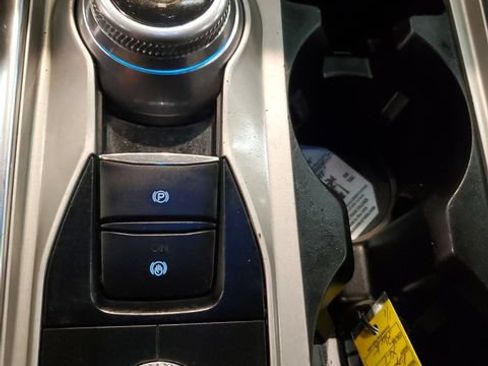 Used 2022 Ford Explorer XLT w/ Equipment Group 202A AWD/4WD image 25