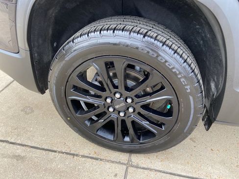 Used 2022 GMC Acadia SLE w/ Elevation Edition FWD image 31